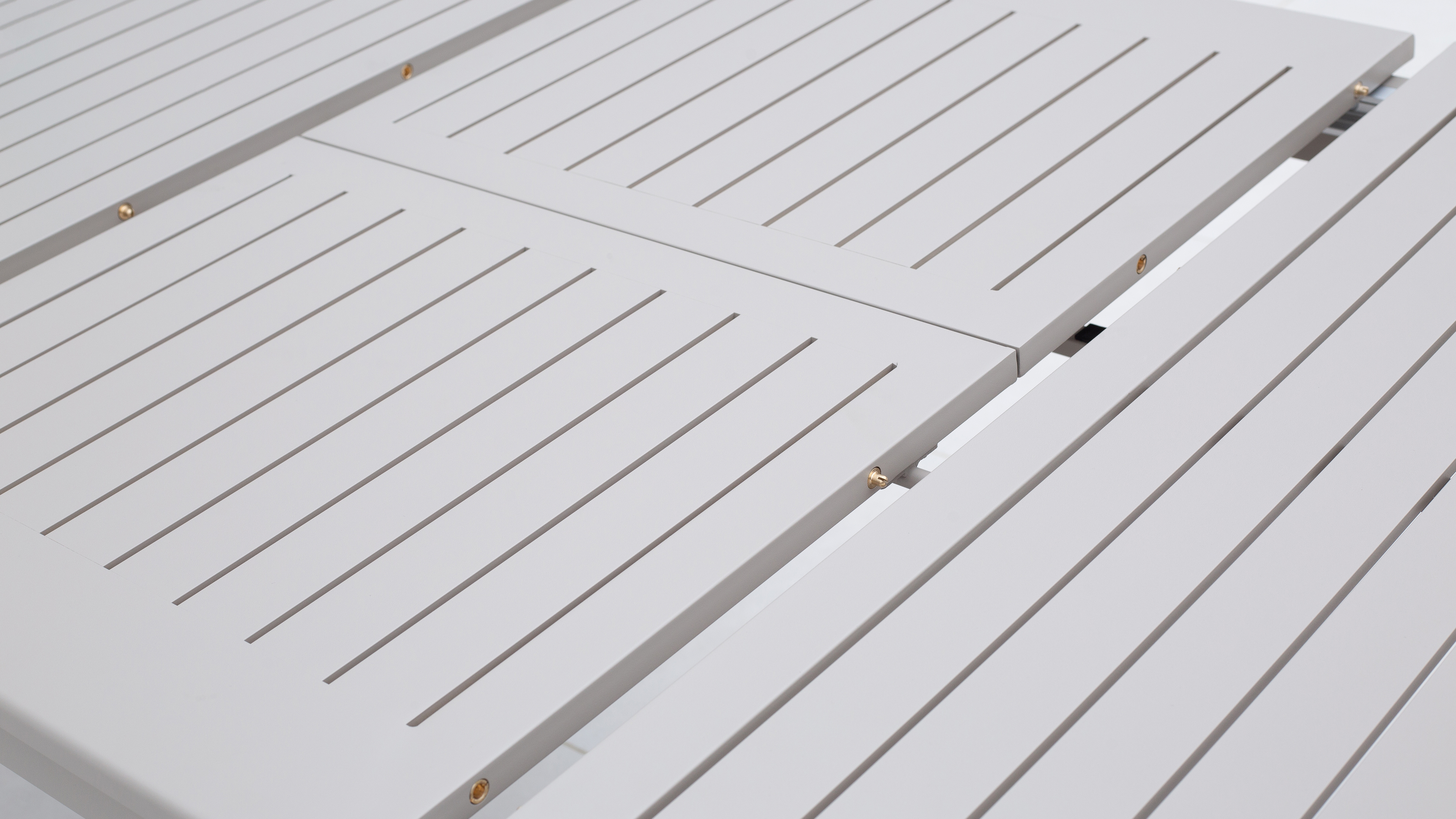 Wentworth Taupe Outdoor Extendable Dining Table 4 Thumbnail