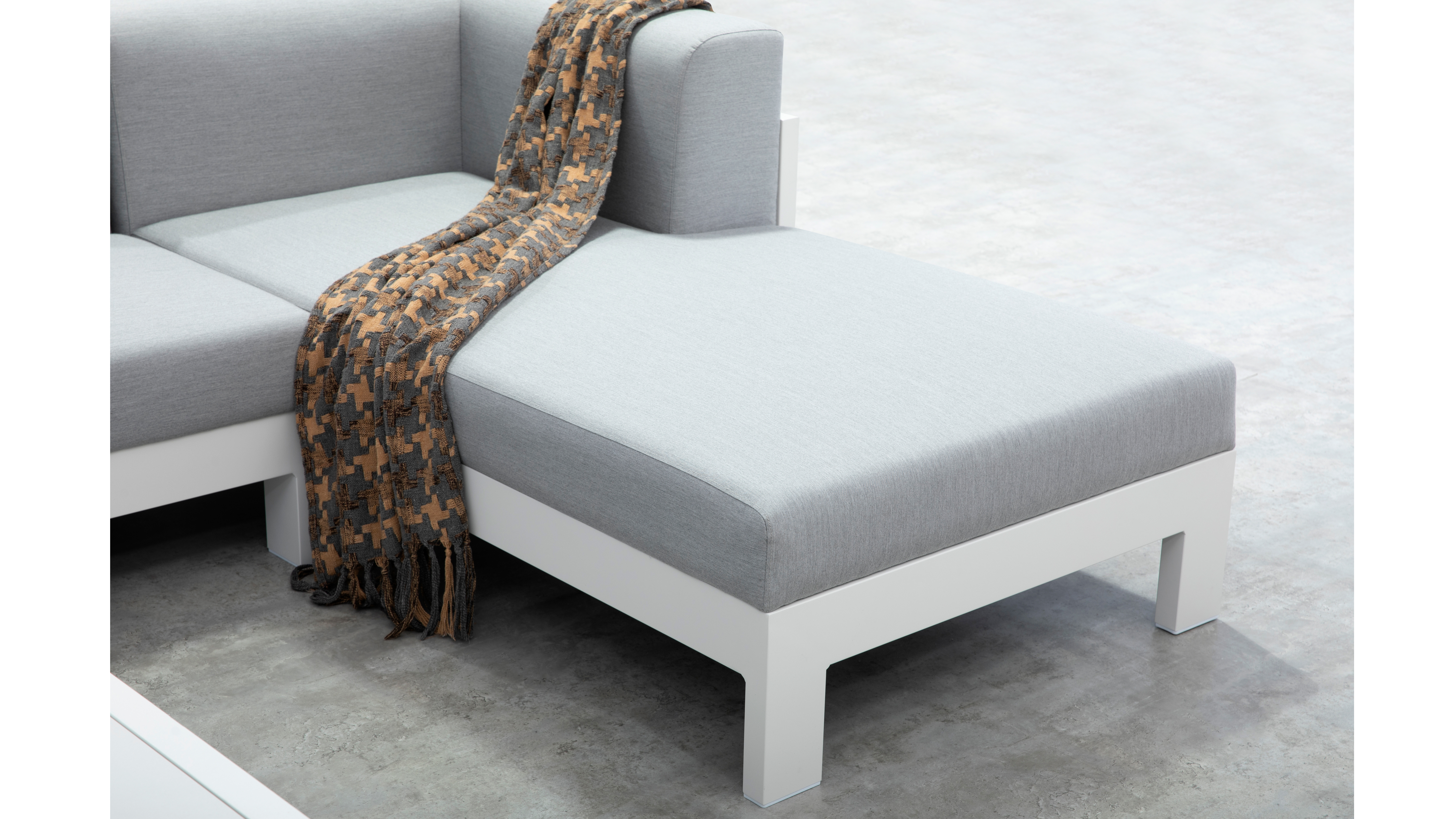 New Noosa White Outdoor Fabric Chaise Lounge 14 Thumbnail