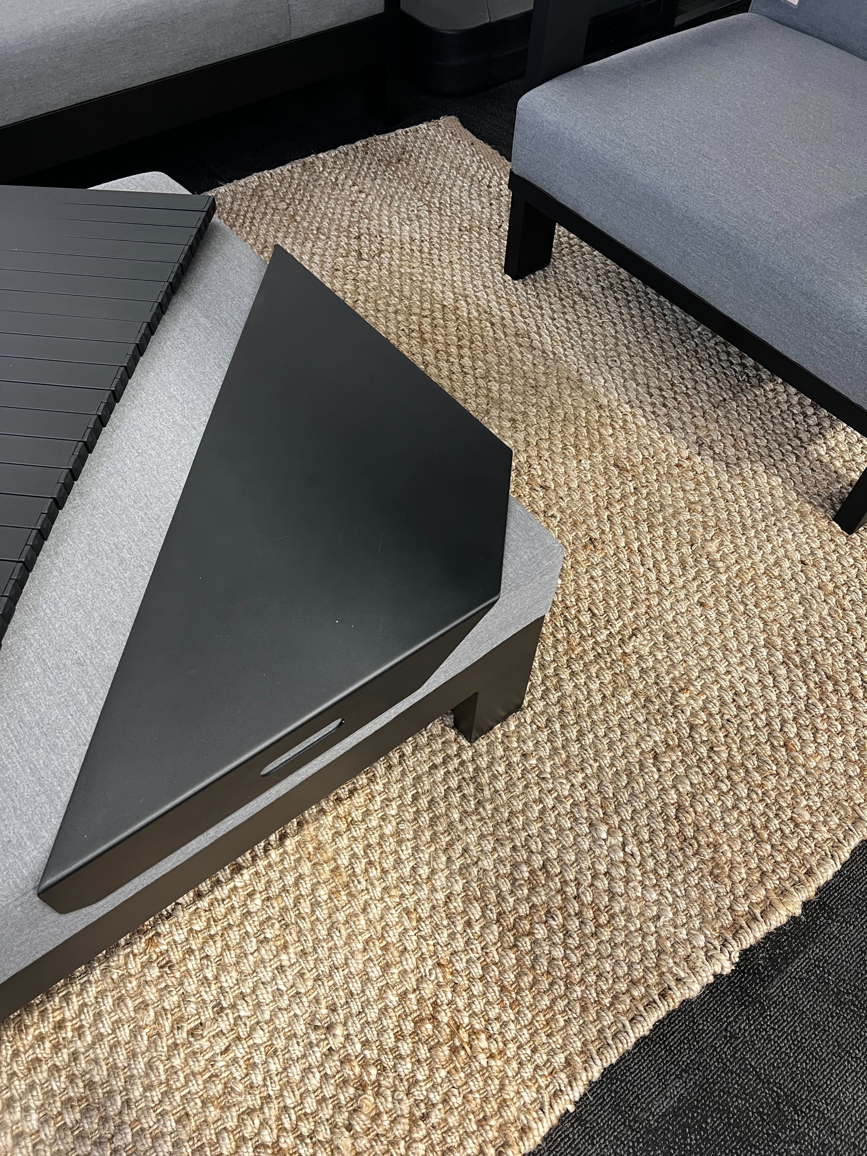 AVANTI Trapezium Tray (Frame Colour: Black Frame) 1