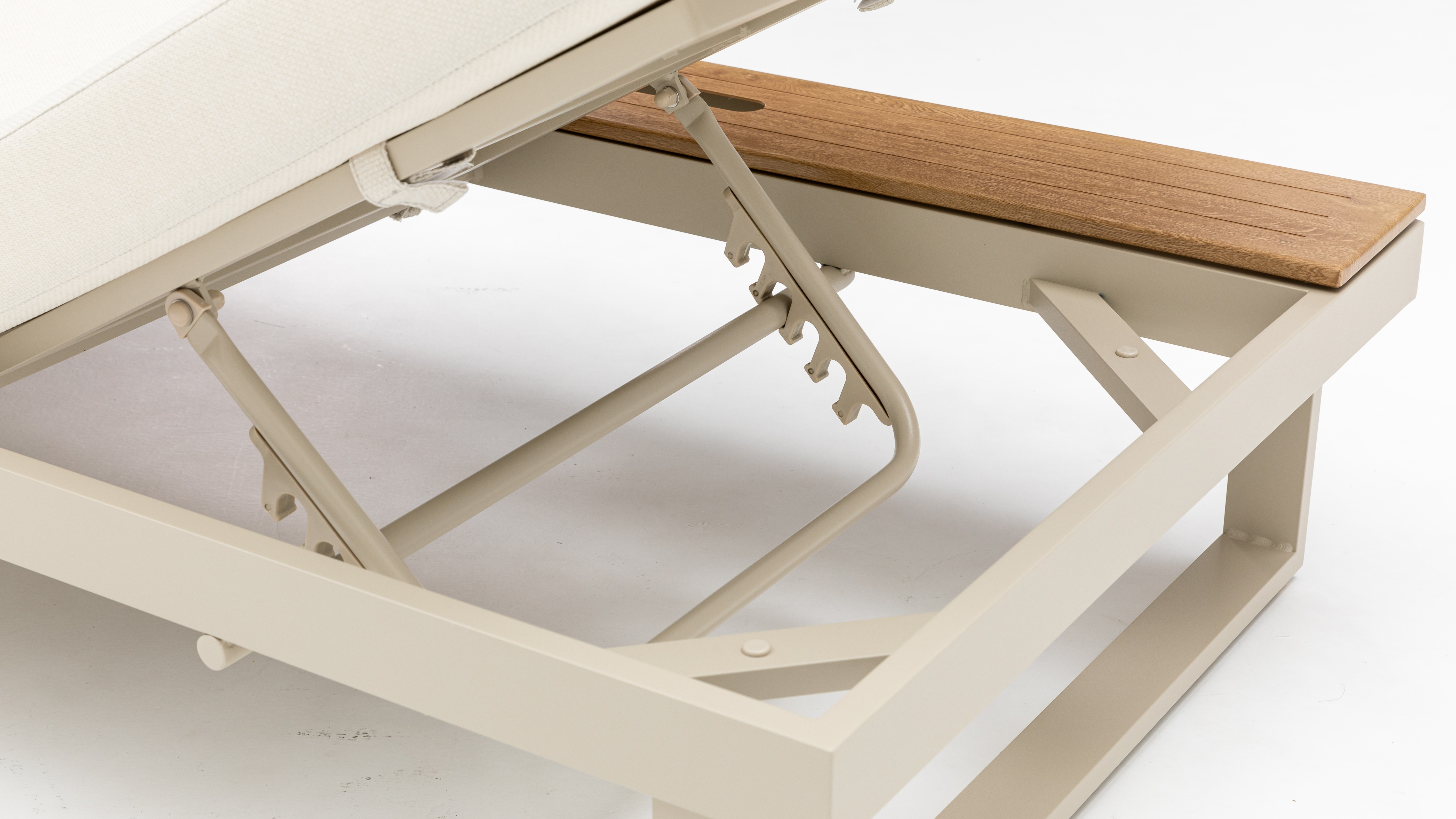 Avoca Mocha Outdoor Sunlounge With Adjustable Side Table 6 Thumbnail