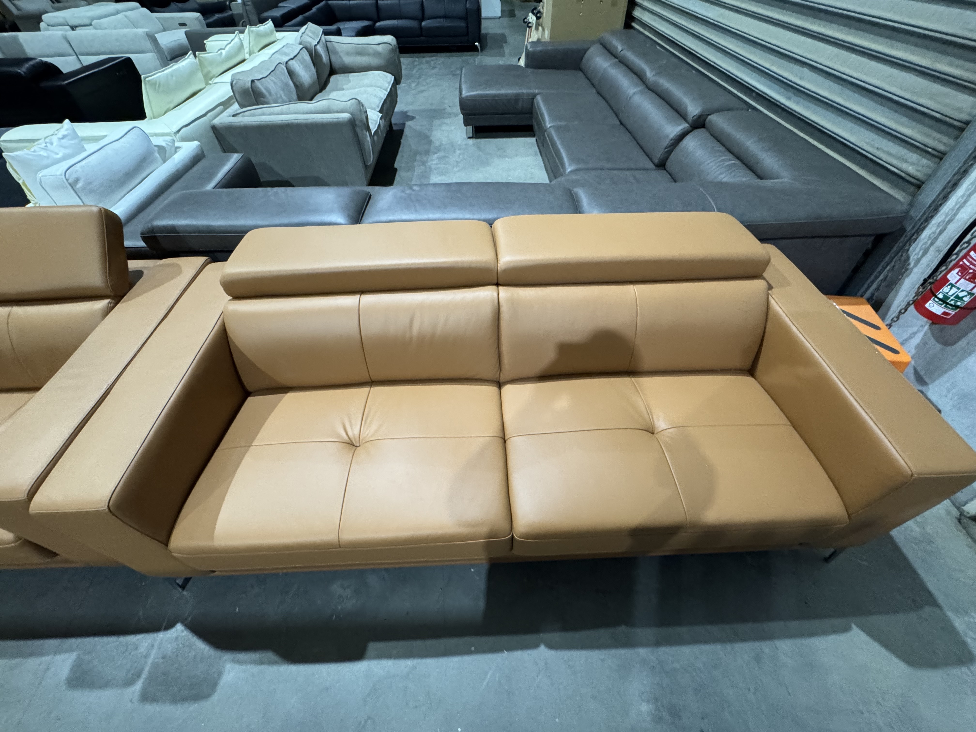 CLUB Leather 3+2+1 + Ottoman (Main Colour: Standard Tan, Material: Leather + Match) 1