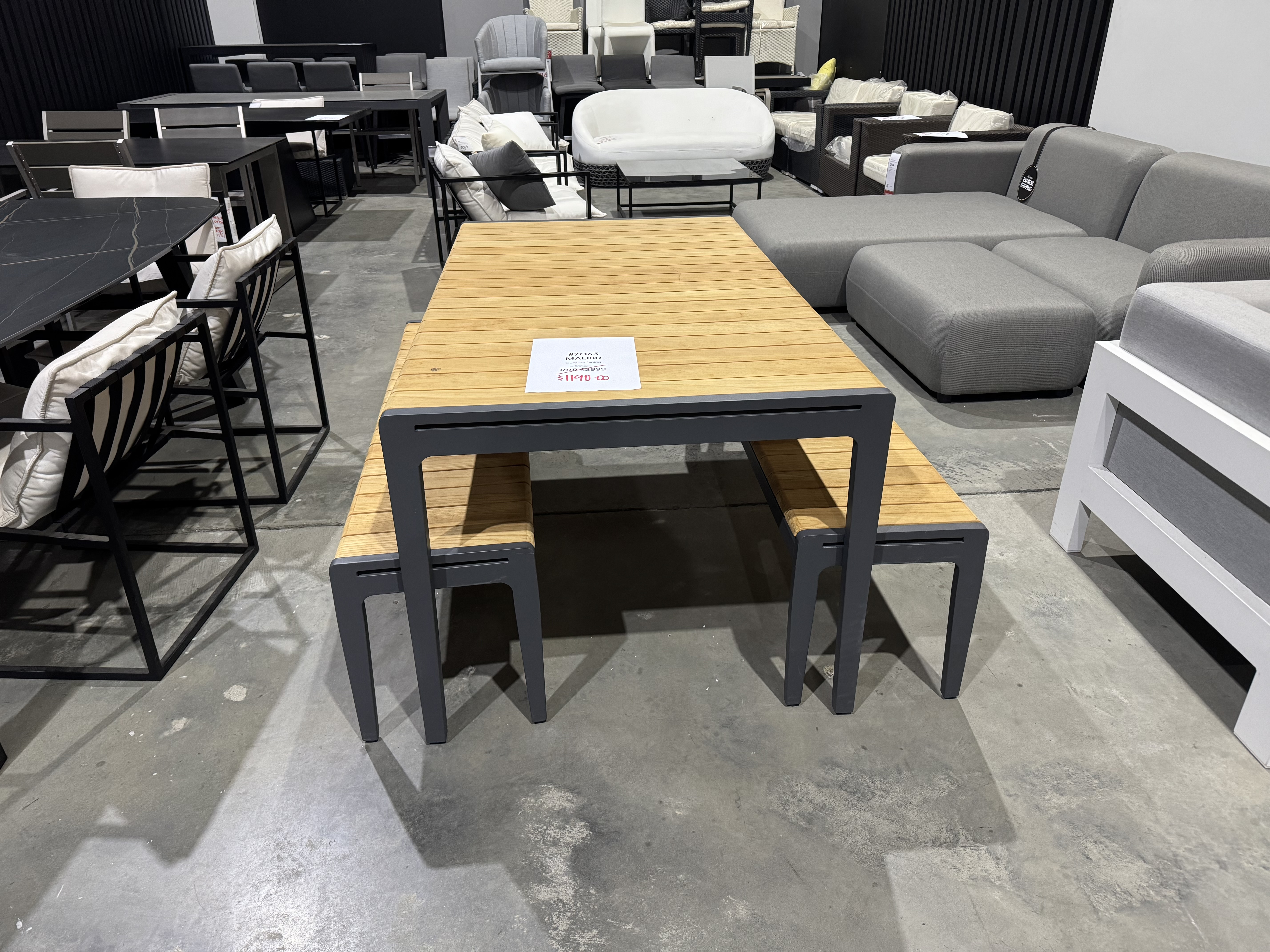 MALIBU Outdoor Dining 1