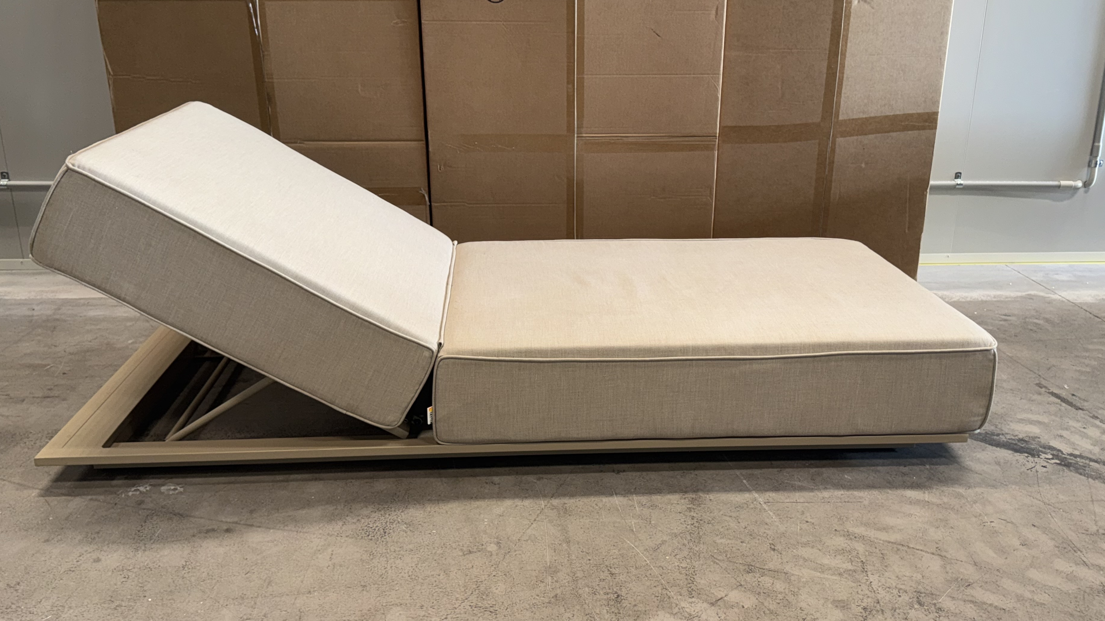 LAGUNA LATTE Outdoor Sunlounge (Fabric Colour: Sand Acrylic Fabric, Frame Colour: Latte Frame) 1