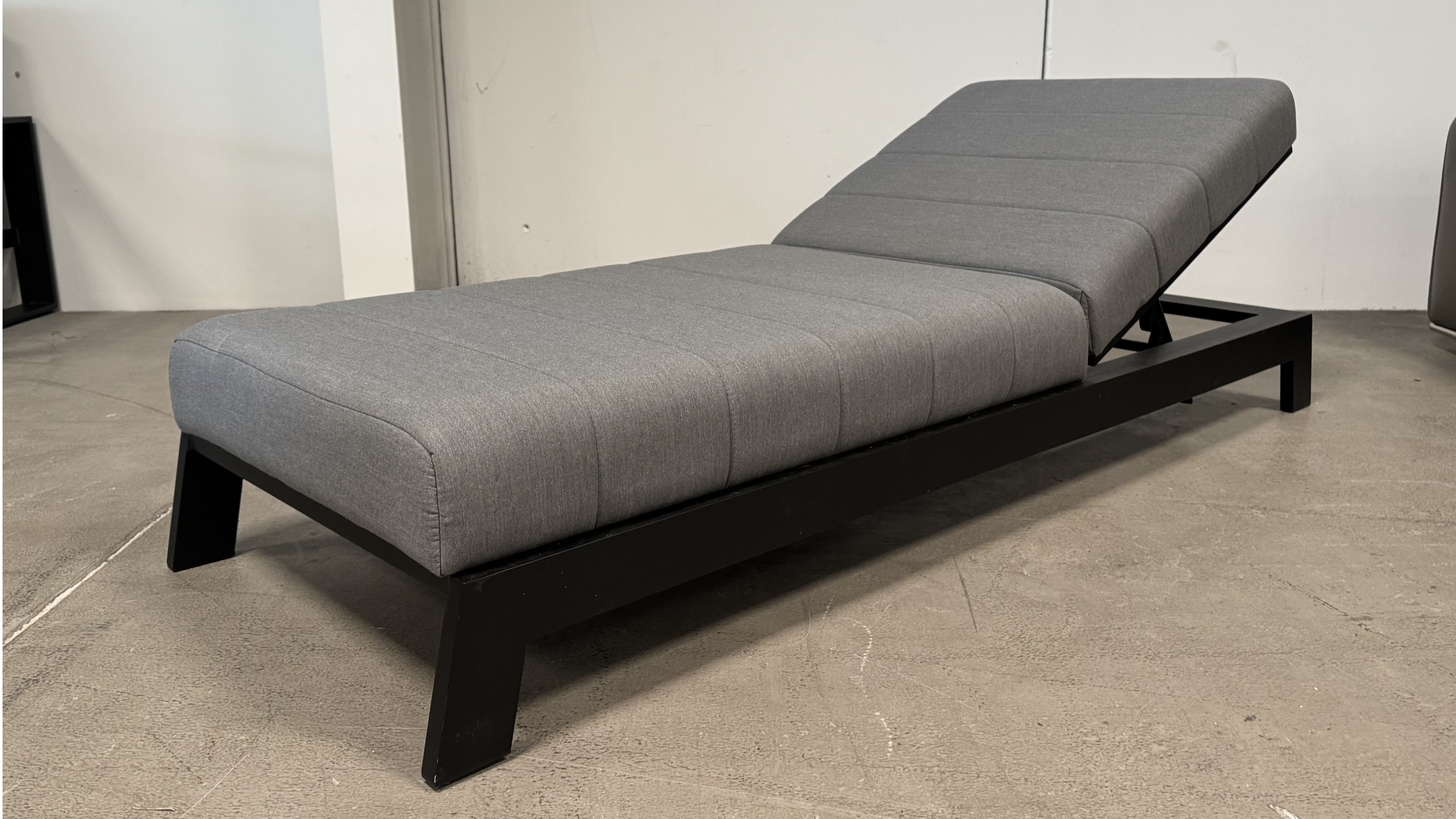 NEW NOOSA BLACK Outdoor Fabric Sun Lounge (Frame And Fabric: Black Frame With Flanelle Fabric) 1