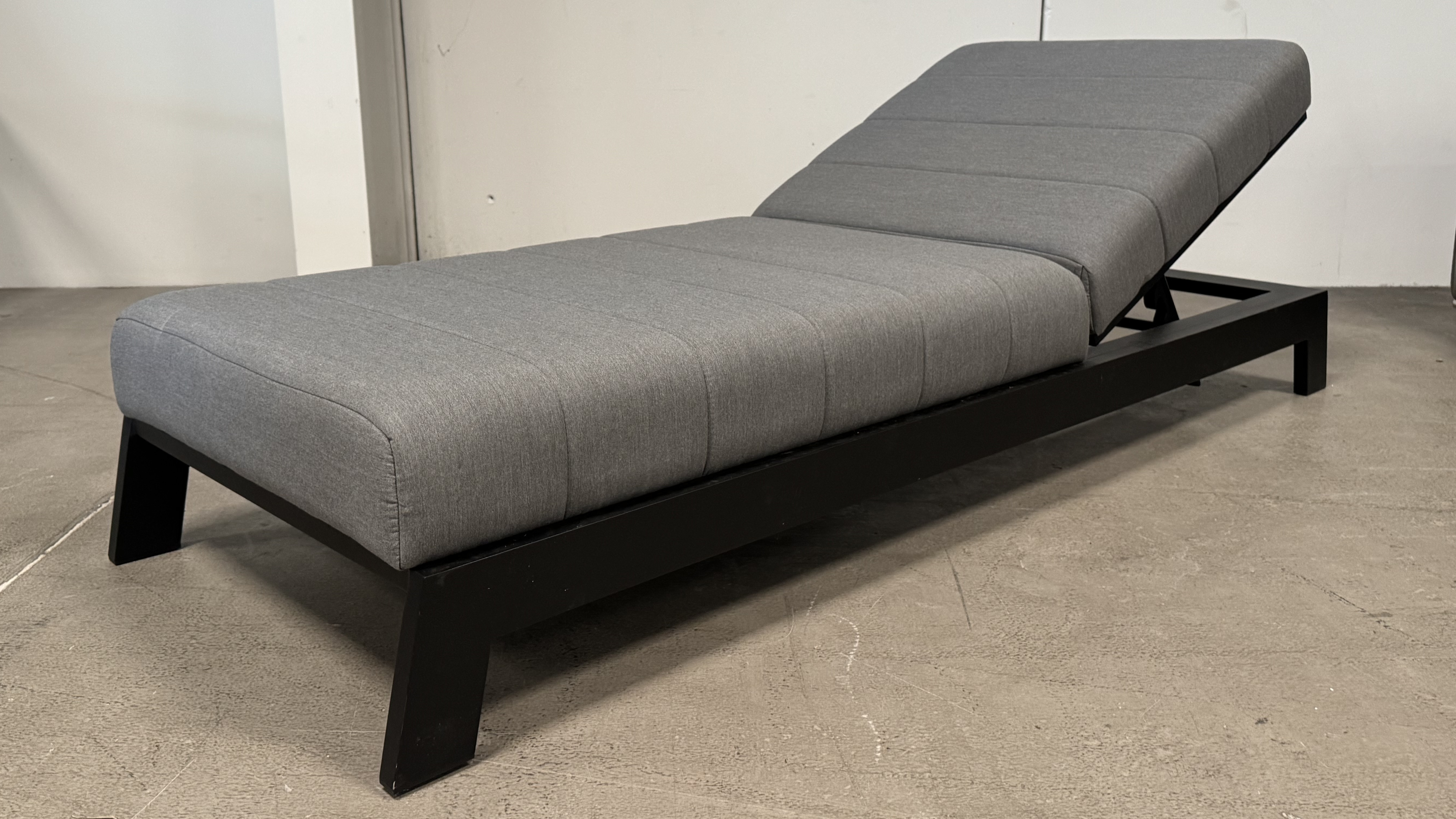 NEW NOOSA BLACK Outdoor Fabric Sun Lounge (Frame And Fabric: Black Frame With Flanelle Fabric) 1