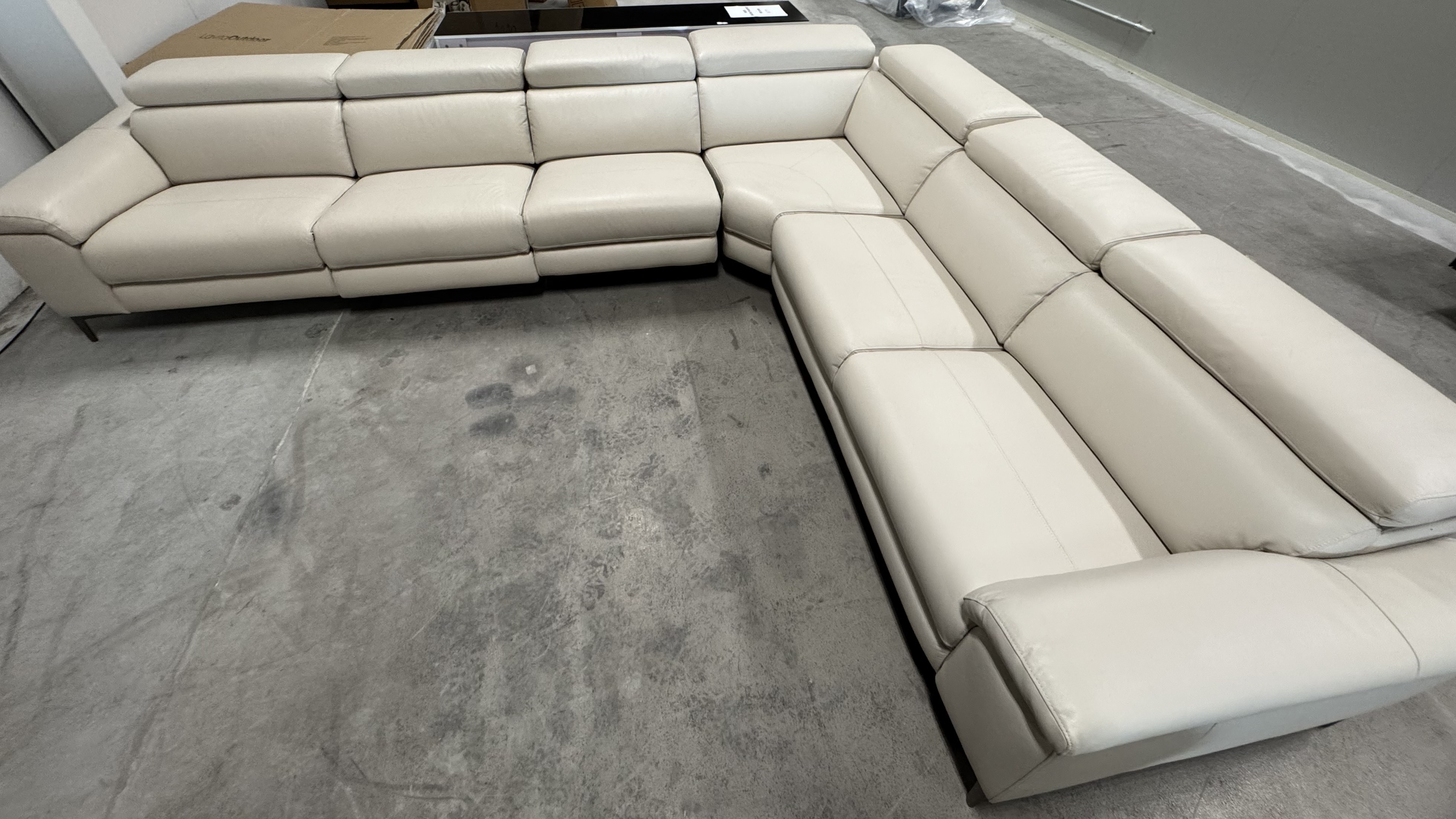 CARLISLE LEATHER Corner Lounge With Two Recliners 1