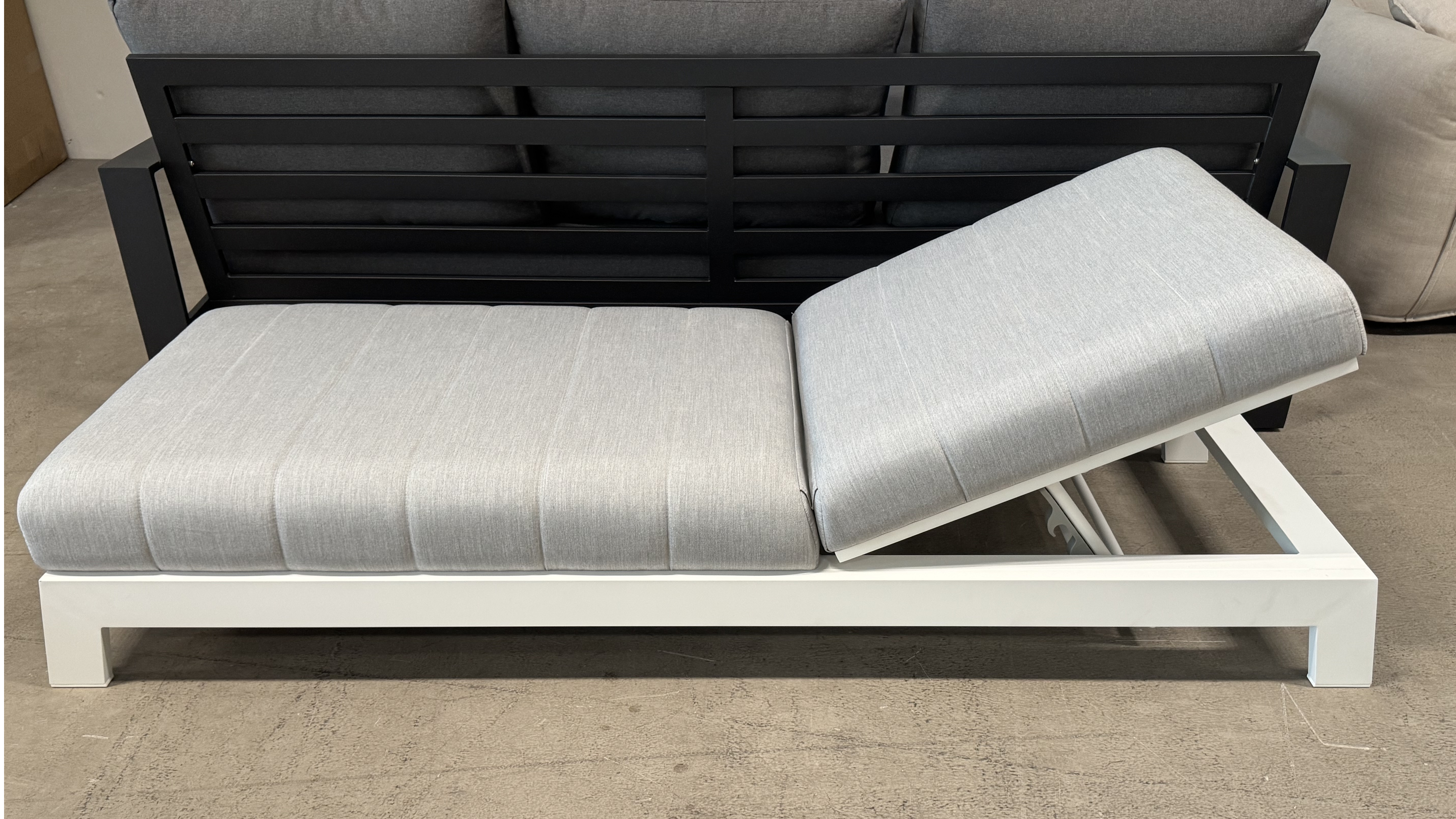 NEW NOOSA WHITE Outdoor Fabric Sun Lounge (Frame And Fabric: White Frame With Lead Chine Fabric) 1