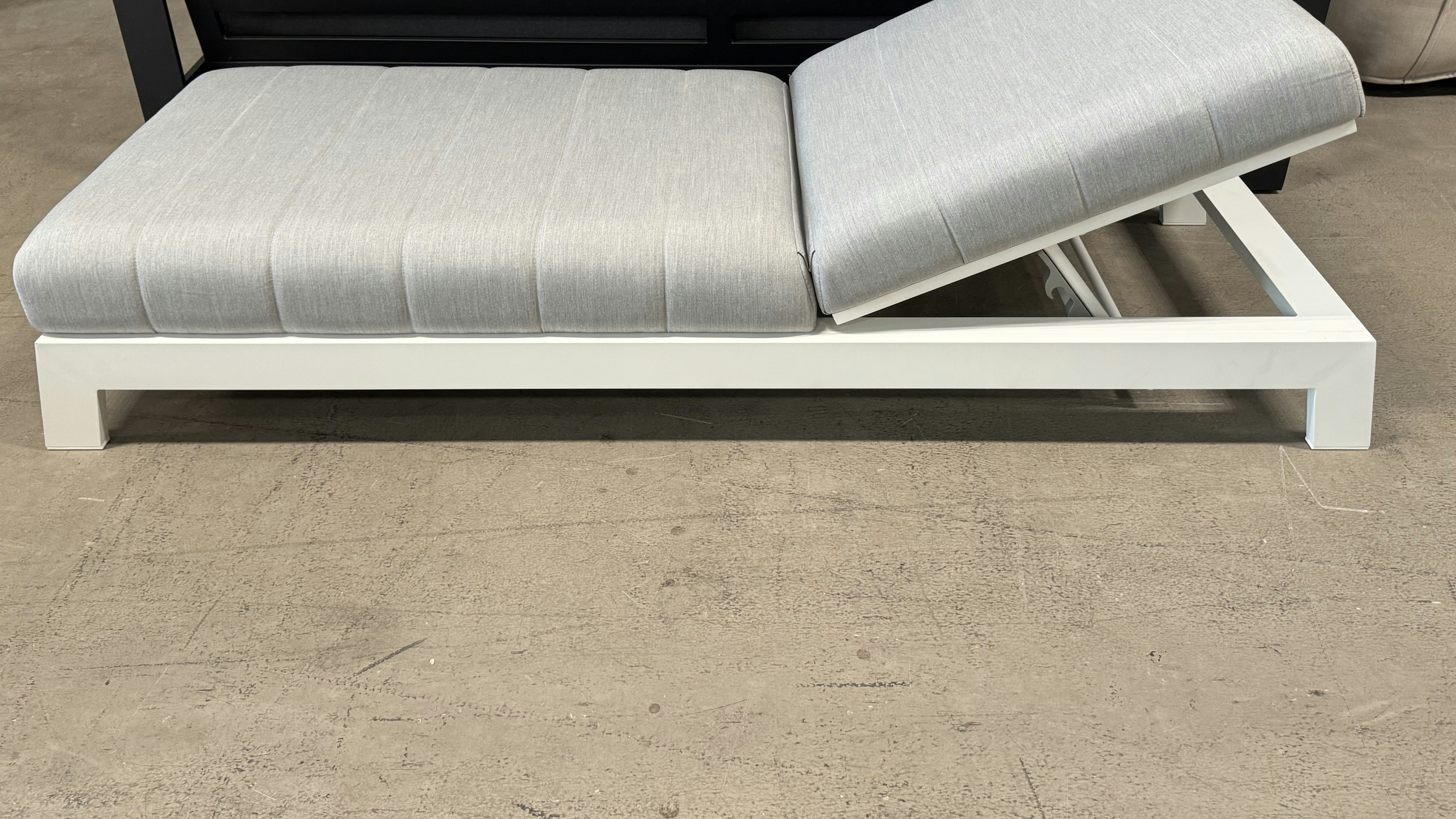 NEW NOOSA WHITE Outdoor Fabric Sun Lounge (Frame And Fabric: White Frame With Lead Chine Fabric) 1