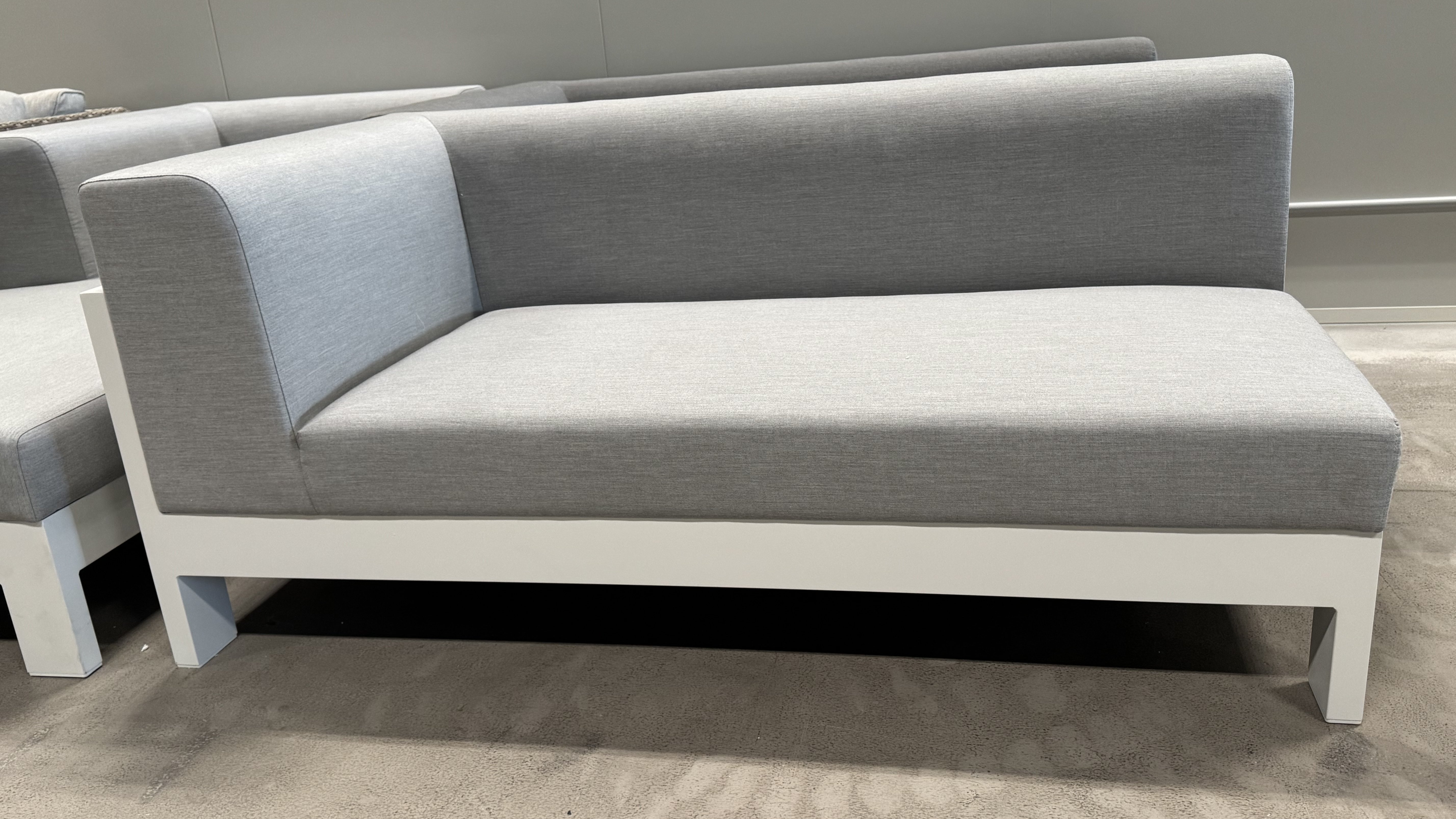 NEW NOOSA WHITE OUTDOOR CHAISE MODULE W/ LHF ARM 1