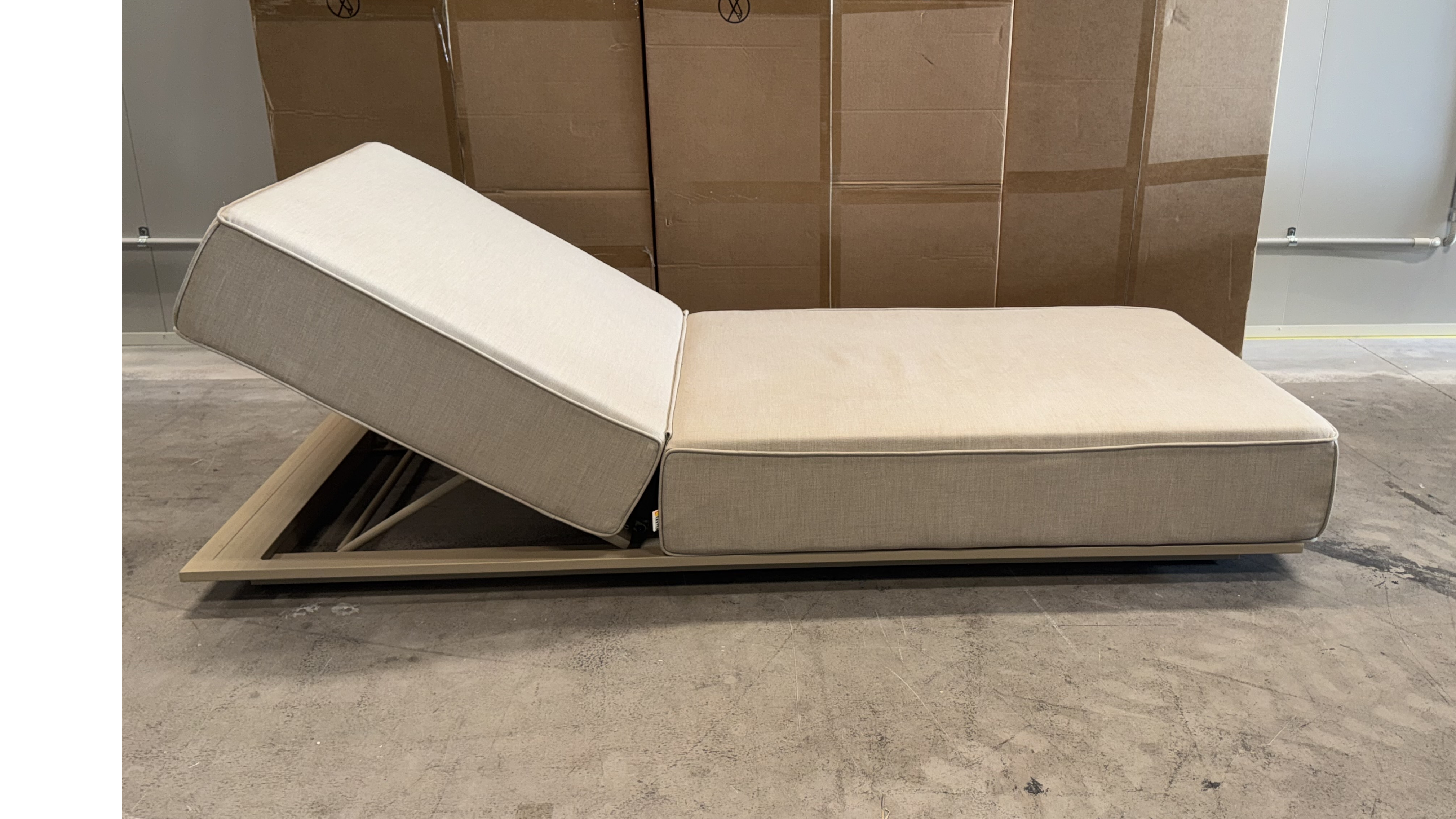 LAGUNA LATTE Outdoor Sunlounge Used And Missing Stopper (Fabric Colour: Sand Acrylic Fabric, Frame Colour: Latte Frame) 1