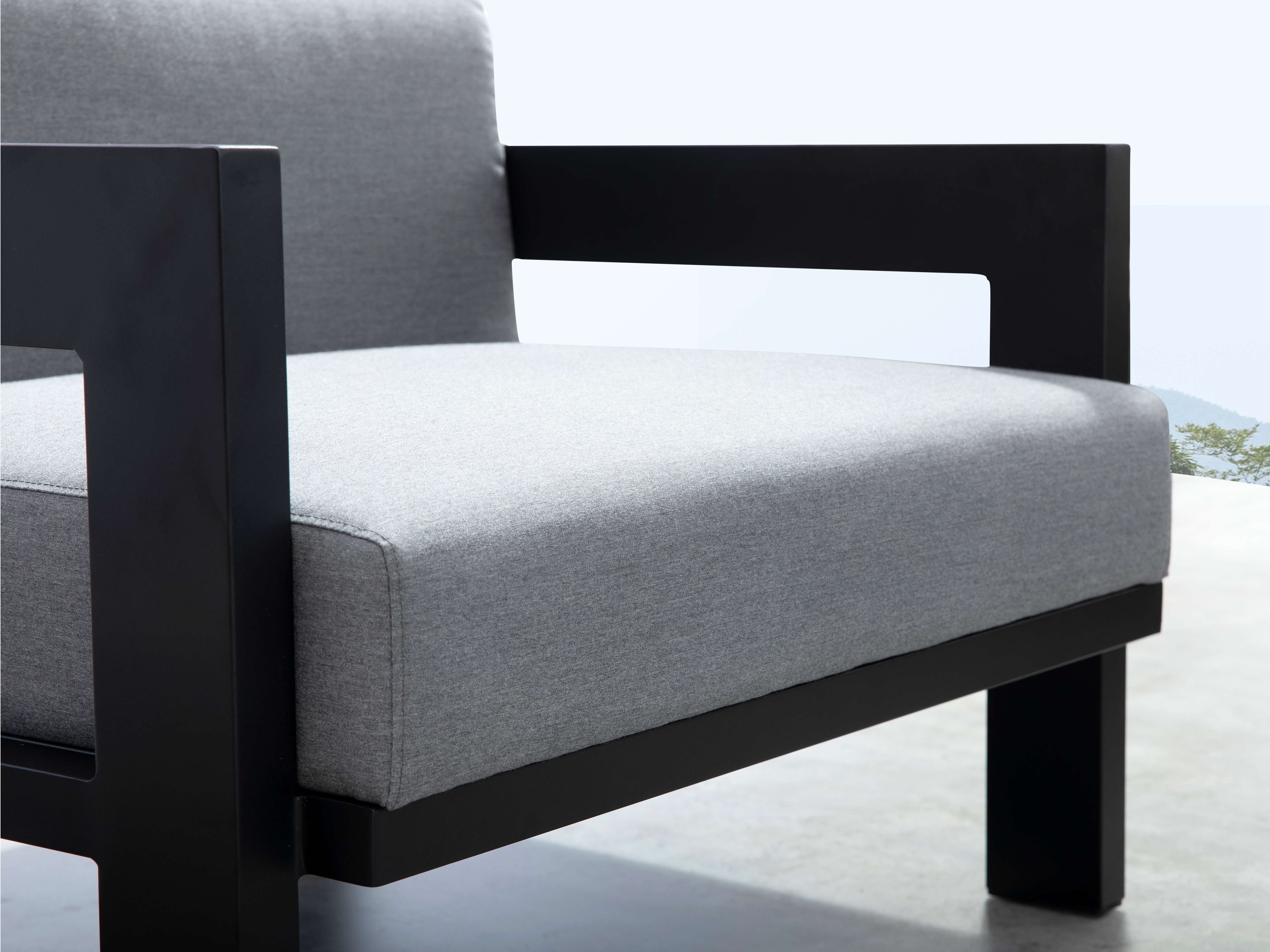 New Noosa Black Outdoor Lounge Set 2+1+1 With Coffee Table 10