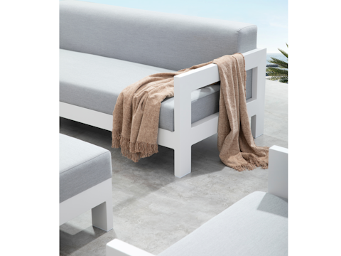New Noosa White Outdoor Lounge Set 2+1+1 With Coffee Table 9