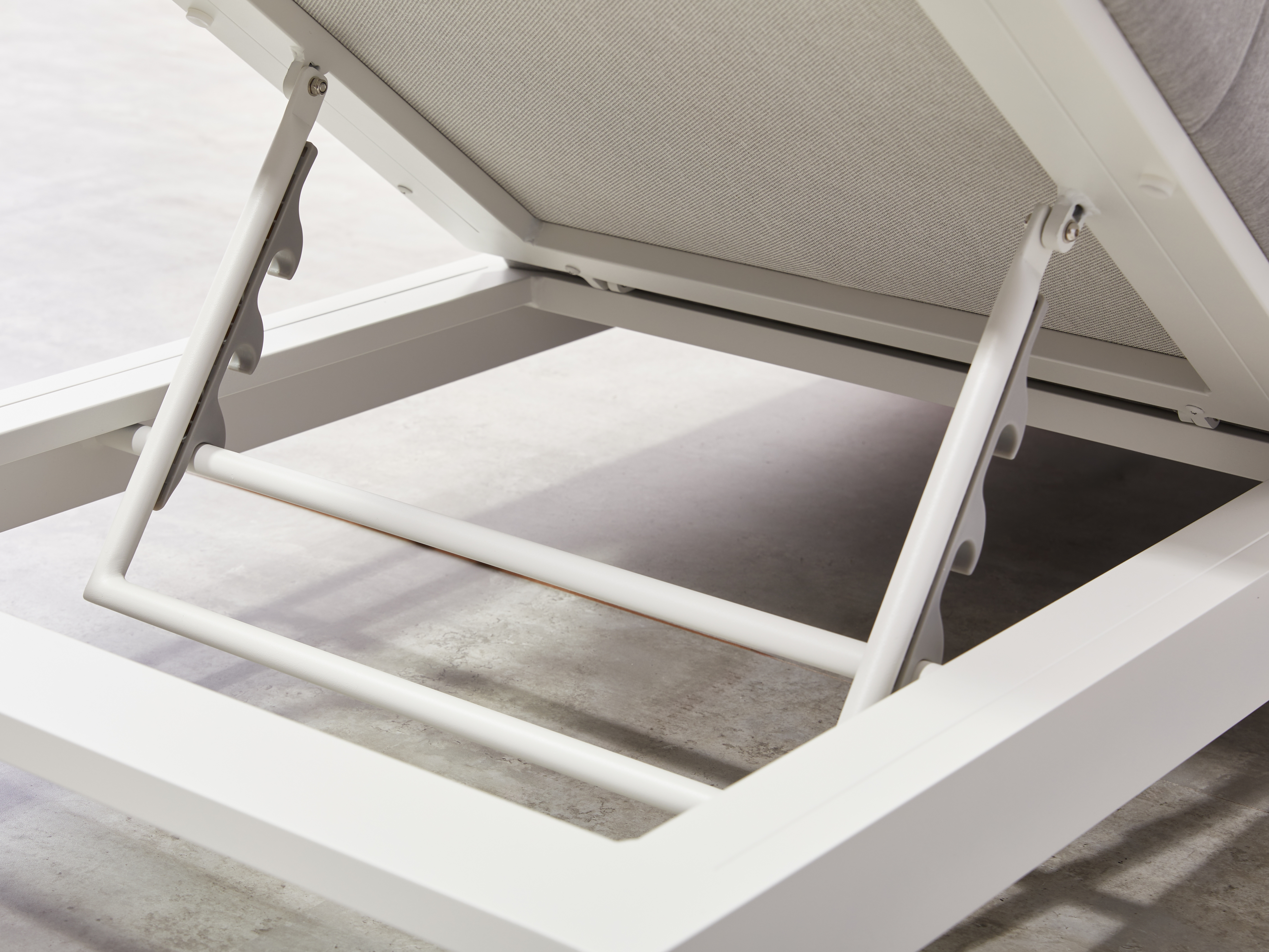 New Noosa White Outdoor Fabric Sun Lounge 7