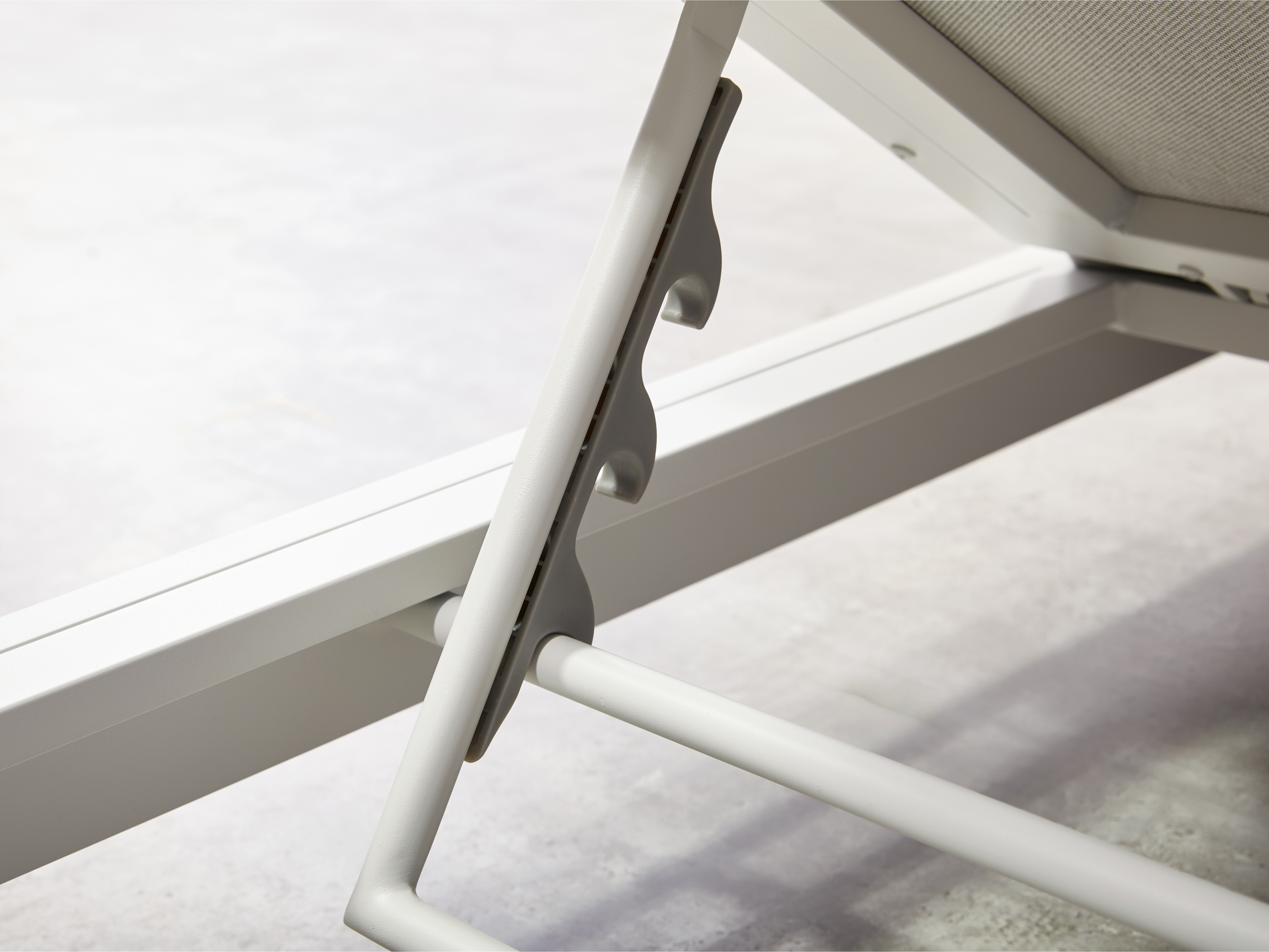 New Noosa White Outdoor Fabric Sun Lounge 6