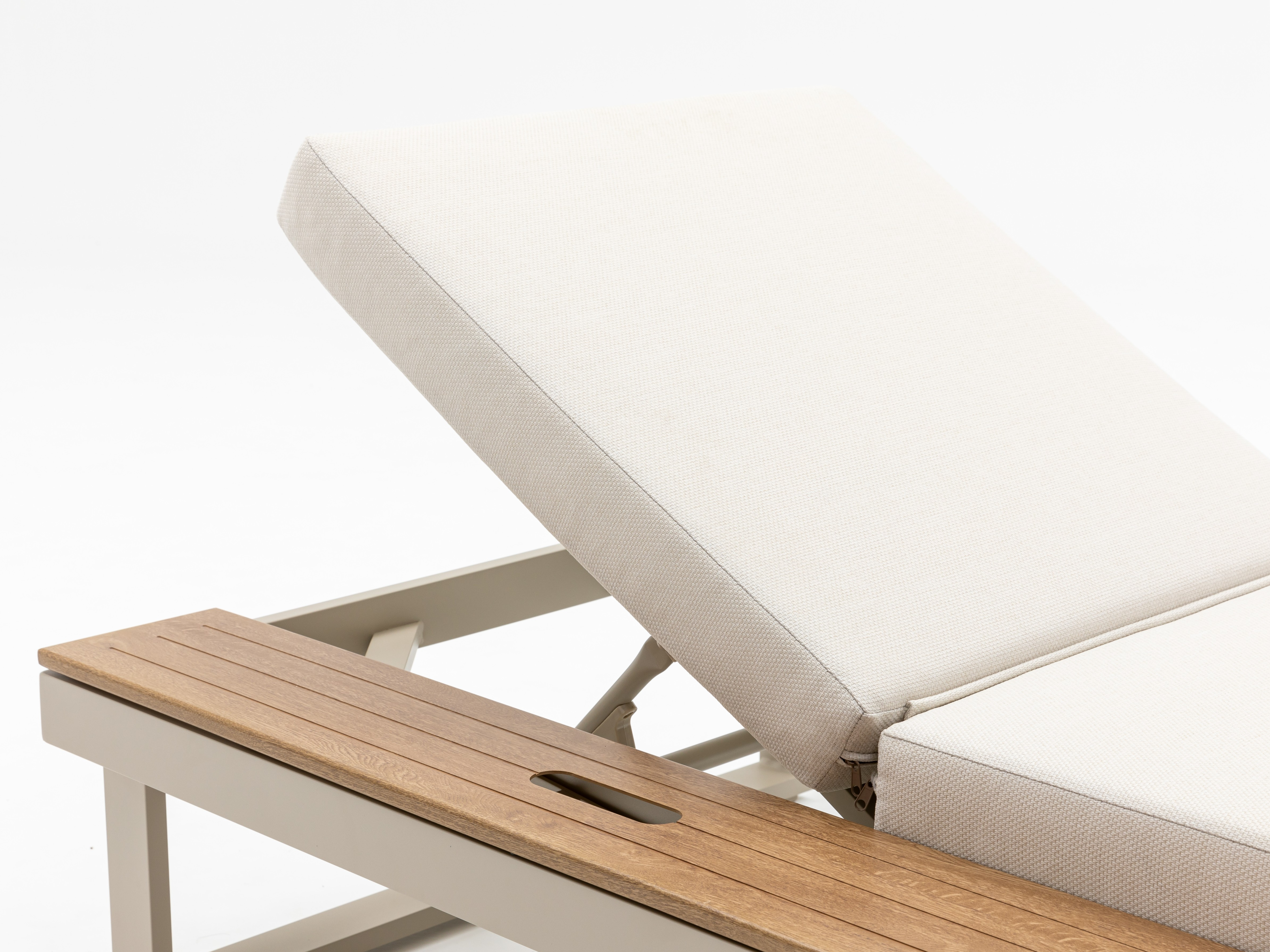 Avoca Mocha Outdoor Sunlounge With Adjustable Side Table 3