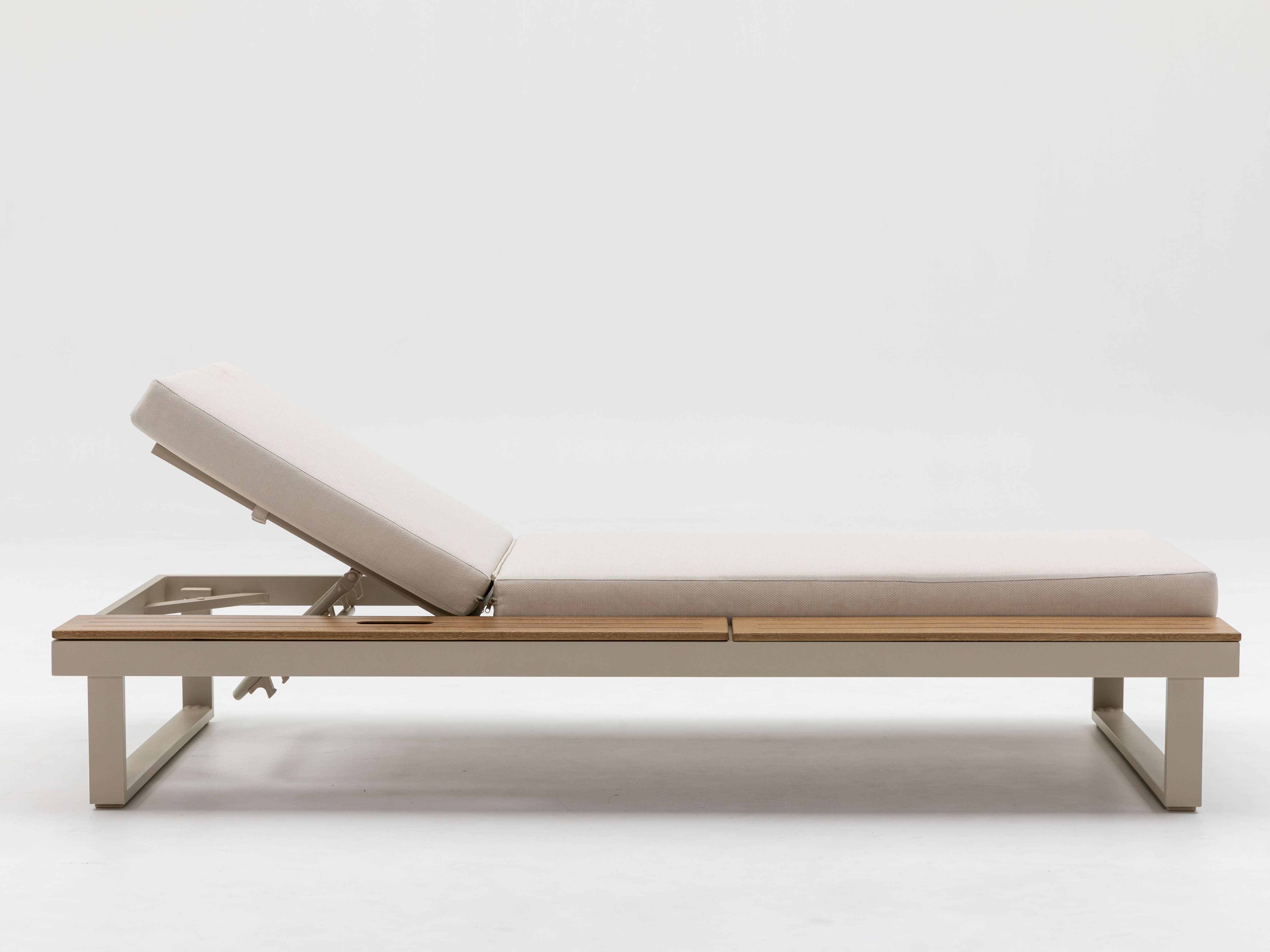 Avoca Mocha Outdoor Sunlounge With Adjustable Side Table 4