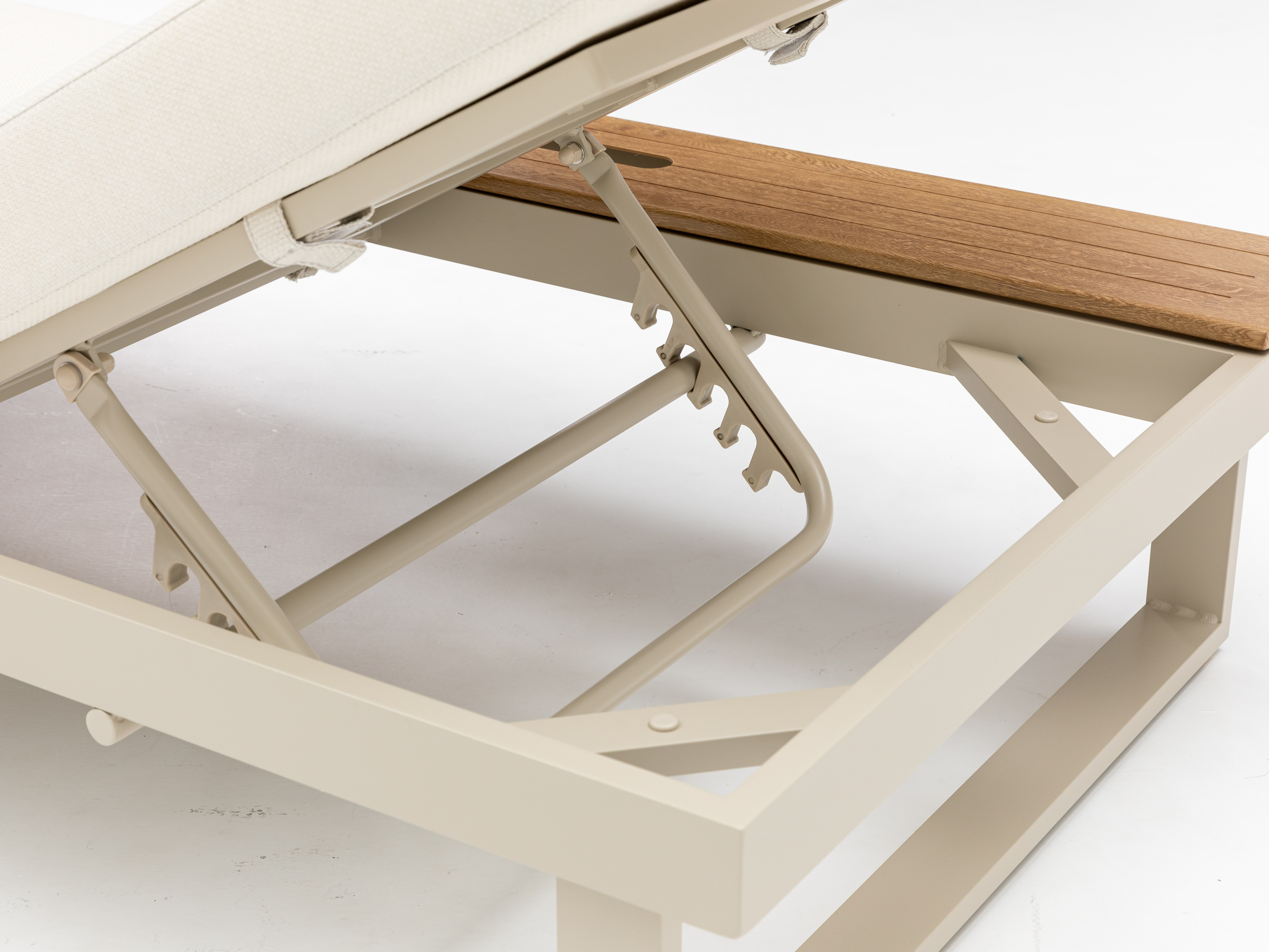 Avoca Mocha Outdoor Sunlounge With Adjustable Side Table 5