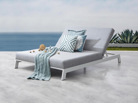 Lavi White Outdoor Fabric Double Sun Lounge 1