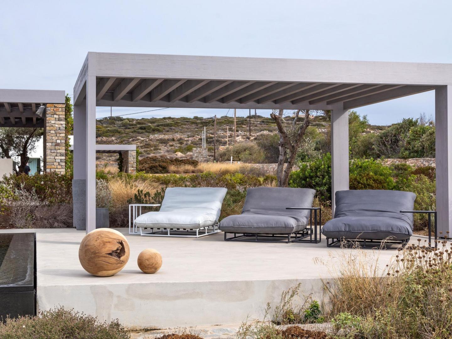 Coral Black Outdoor Sunlounge 2