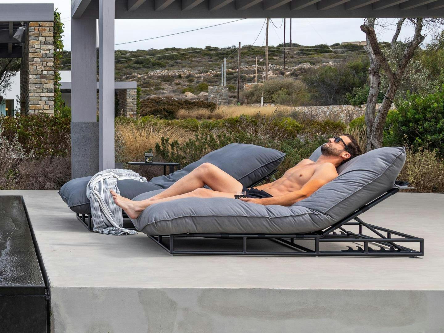 Coral Black Outdoor Sunlounge