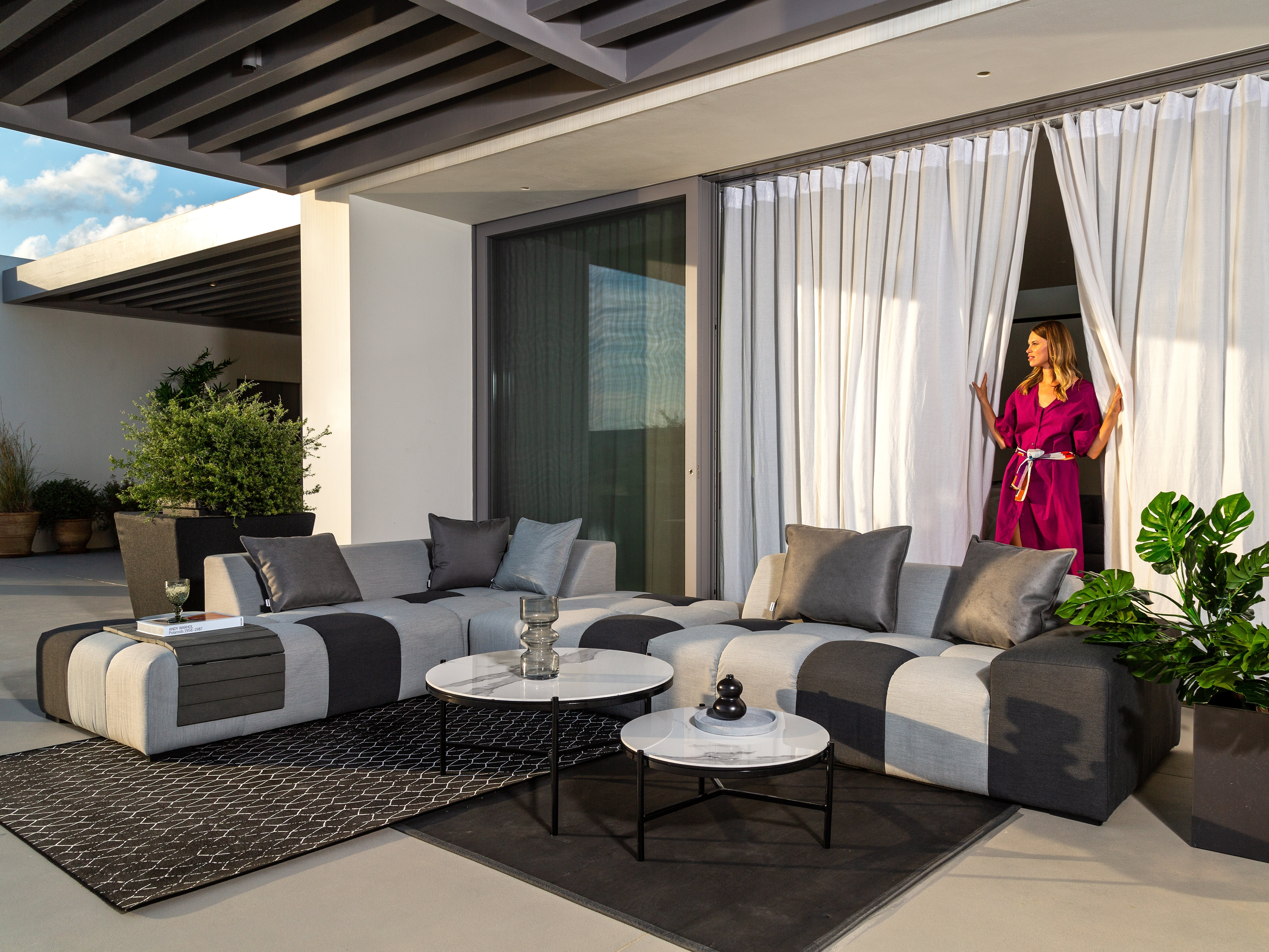 Bale Outdoor Chaise Lounge With Ottoman And Nested Coffee Tables 2