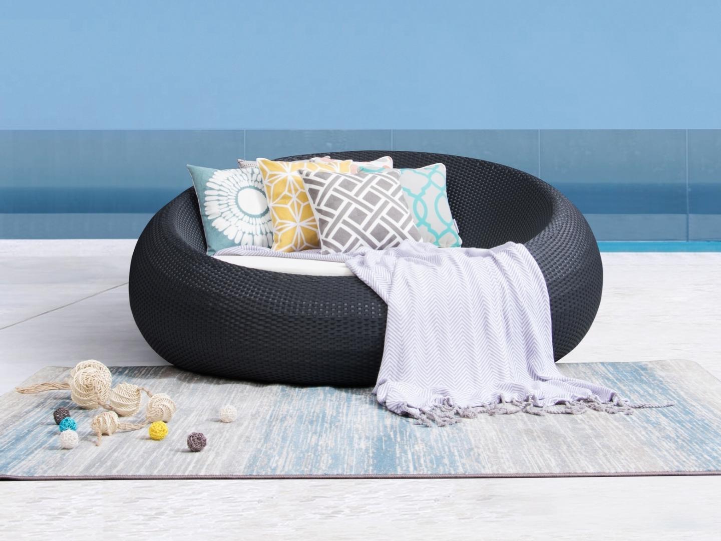 Round rattan online daybed