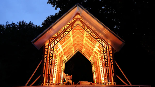 The Transforming Garden House With Sliding Walls